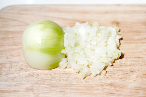 玉ねぎをみじん切り