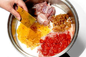 すべて入れて煮込む